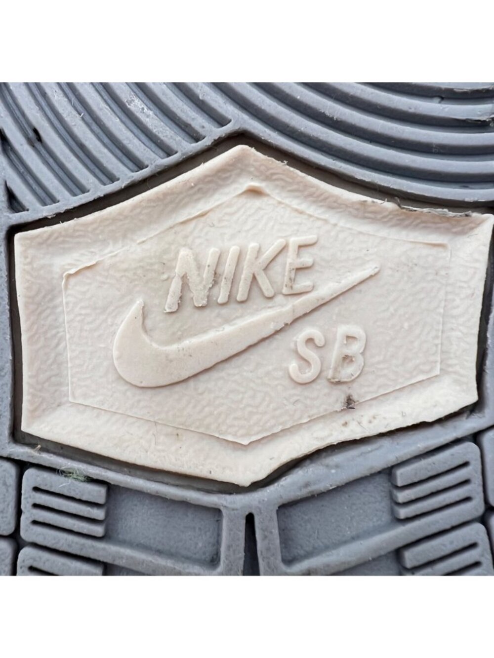 Nike SB Dunk Low Off-White Lot 01 of 50 Sneakers Size 9 Gray Suede White Leather - Picture 7 of 16